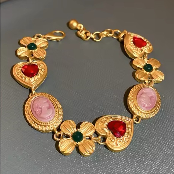 Ego UK Cameo Gold Dangle Earrings And Necklace - Picture 3 of 16